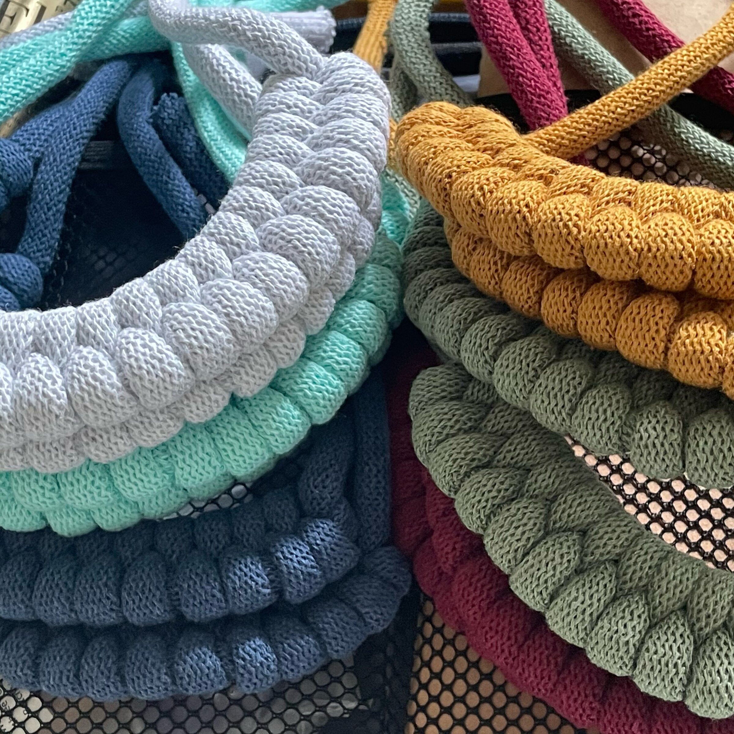 BISUTERIA y BOLSOS